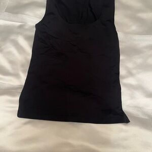 Sleek Black Fitted Sleeveless Tank